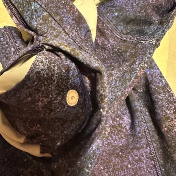 Lululemon Crops size 6 - Picture 2 of 3